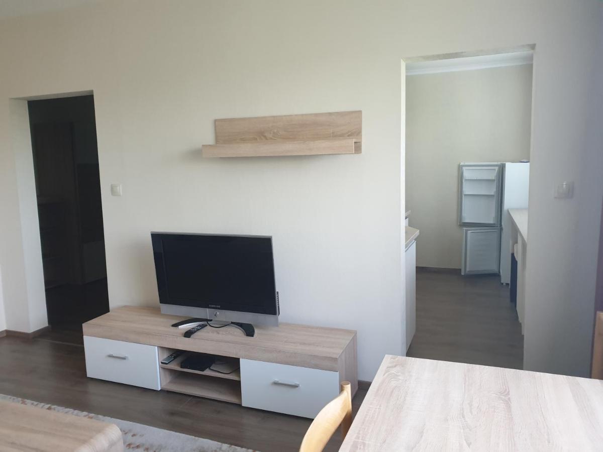 Appartement Apartman Valentin à Komárno Extérieur photo