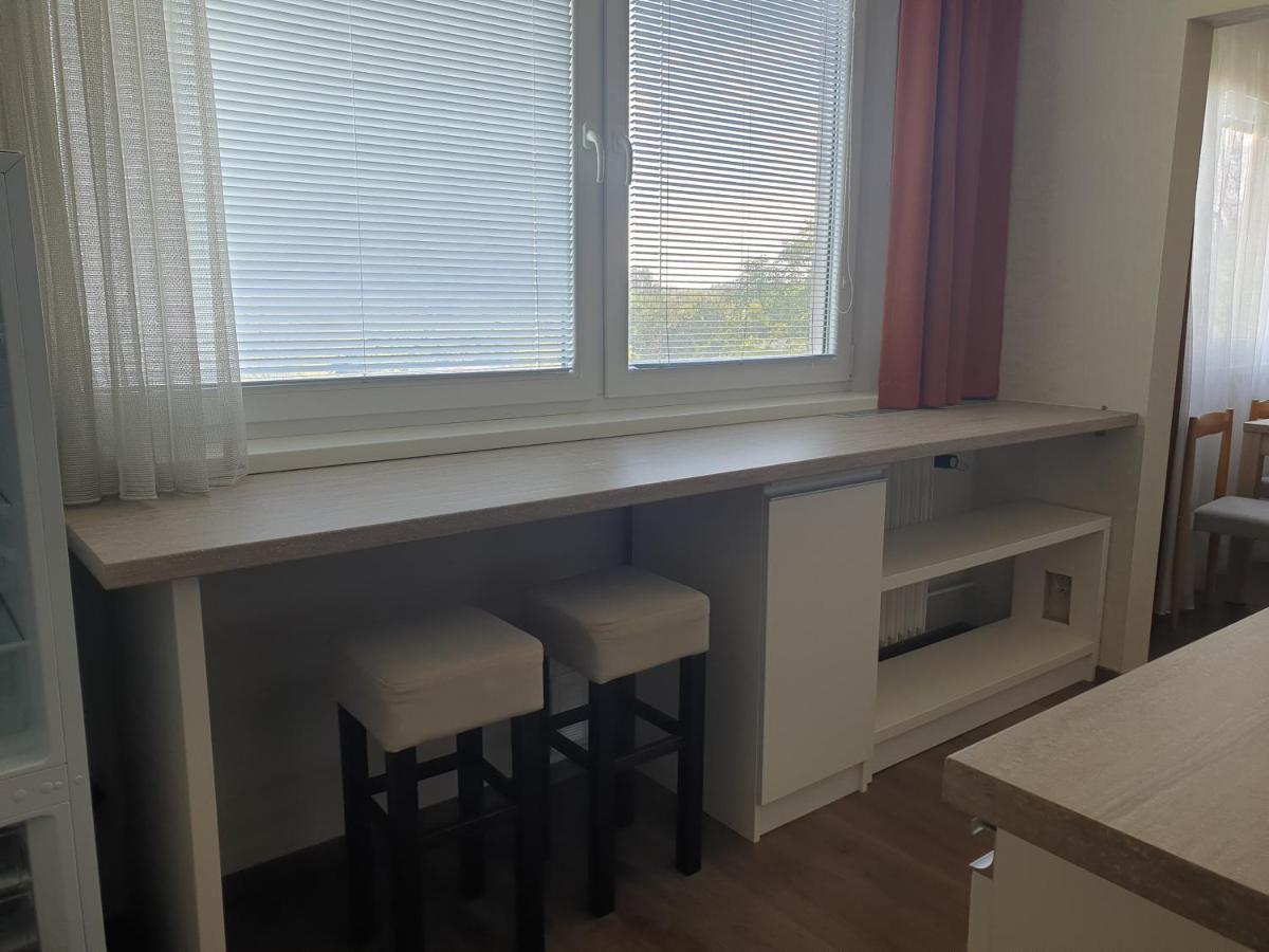 Appartement Apartman Valentin à Komárno Extérieur photo